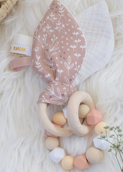 Baby rattle with pearls (PINK)