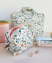 Load image into Gallery viewer, Large Toiletry bag (Birdy)
